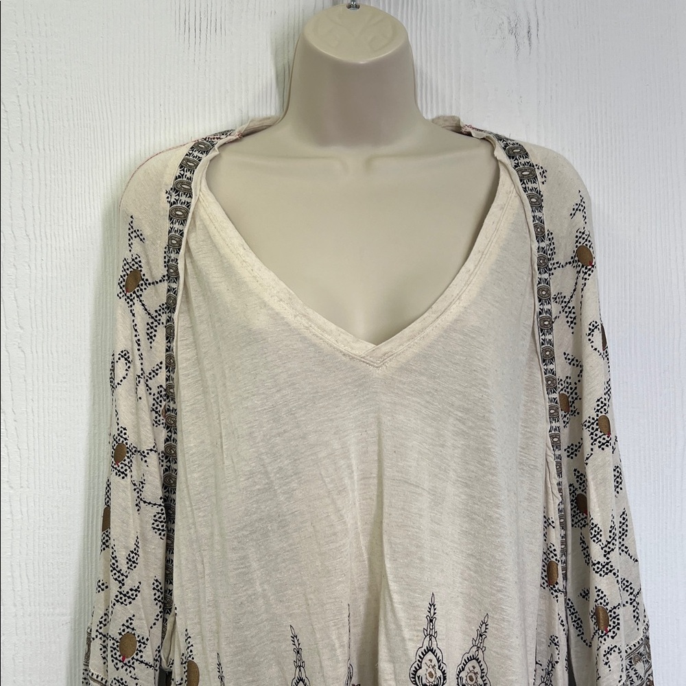 Free People - Beige Medallion Printed V Neck Long Sleeve Blouse Size Medium - Picture 6 of 10